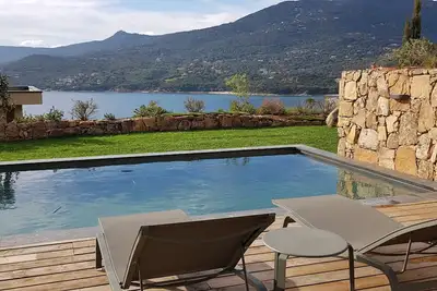 Image de Maison 6/7 personnes piscine chauffée sécurisée avec vue mer