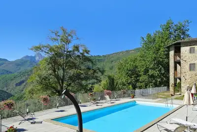 Image de Ferme rustique, piscine privée 5 chambres, à pied du restaurant, vue sur la montagne!