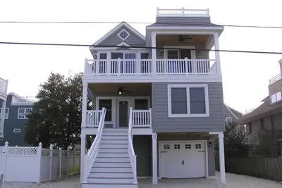 Image de Marque Nouvelle Construction! ! 5 Br Oceanside House