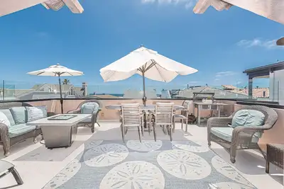 Image de Nouvelle unité de luxe avec terrasse sur le toit et climatisation!