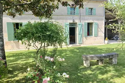 Image de Gite 8 personnes*** près de Jonzac véritable havre de paix plus parking