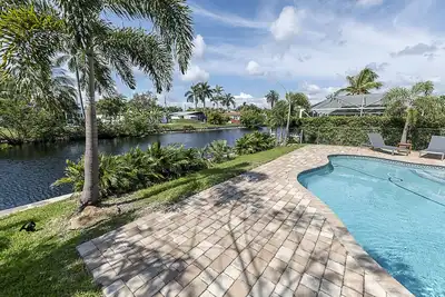 Image de Luxe 5br Accueil Très bien situé à 5 min de la plage * Nouvelle inscription *