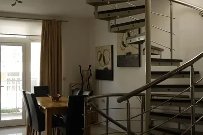 Image de Maison de ville moderne de 2 chambres avec 2 piscines communes.