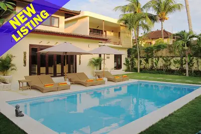 Image de Aisha, Villa de 9 chambres, Meilleur emplacement central, Seminyak