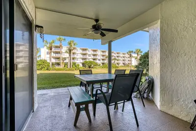 Image de Nouveau sur Colony Reef Club! ! Superbe condo avec vue sur la mer et la piscine au rez-de-chaussée 1112