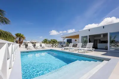 Image de Villa Caribbean Breeze - moderne 8 pers. villa à distance de marche de la plage