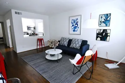 Image de Cool Blue-King Bed - Parking - Hp / Design Dist / Sentier Katy / Centre-ville