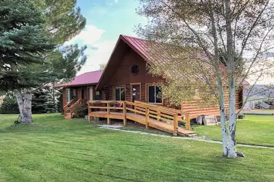 Image de Chalet rustique Ă 20 minutes du parc national Capitol Reef!