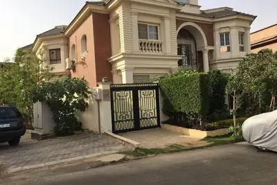 Image de Appt ensoleillé et chic. Nouveau Caire, 2 Master Br's. Quartier sûr et assez résidentiel