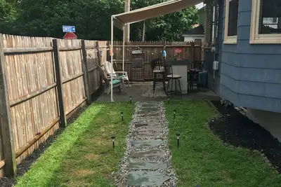 Image de Beach Cottage avec terrasse et patio en plein air, à 8 min. Marcher jusqu'à la plage