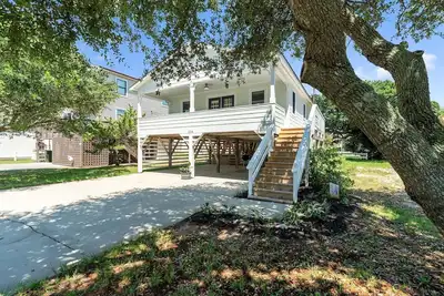 Image de Outer Banks, Nags Head, Cottage de Charme w / bain à remous sur E Albatross St