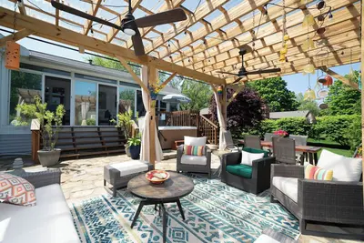 Image de Beach House w / bain Ă remous! 2 blocs de South Beach et Kid's Corner.