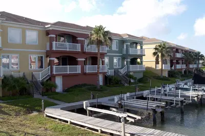 Image de Magnifique Townhome 3 Bedroom 2. 5 Bath sur le parcours de golf