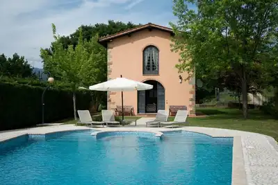 Image de Villa toscane pour 4 à 6 ans avec piscine et court de tennis près de Florence