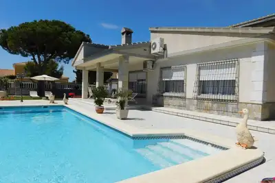Image de Villa fantastique et spacieuse de 6 chambres sur la plage, à 100 mètres de la plage de La Zenia
