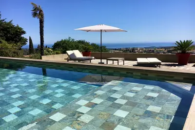Image de Superbe Villa en pierres avec piscine, vue mer panoramique