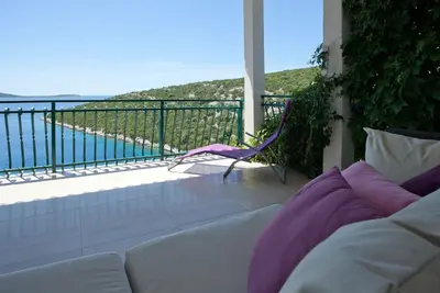 Appartement de deux chambres avec la terrasse et la vue sur le mer Baie Ljubljeva, Trogir (A-17122-c)