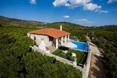 Image de Aigli Villa - Villa privée pour 4 personnes avec piscine à 5 minutes de Nauplie