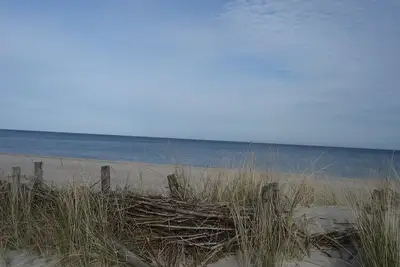 Image de Toit de tente maison humide sur la mer Baltique