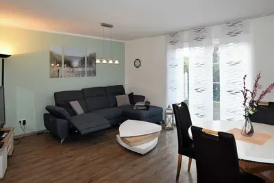 Image de confortable maison mitoyenne avec deux terrasses, chien admis, pour max. 4 personnes