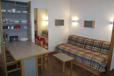 Image de 50m du centre station, 3ème étage, balcon, parking, télévision, casier à ski, 28m², Brides Les Bains