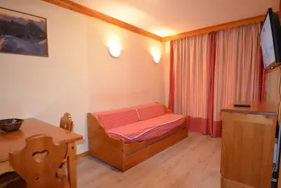 Image de 100m des commerces, 5ème étage, balcon, télévision, casier à ski, 25m², Les Menuires