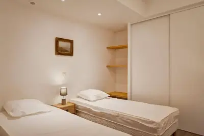 Image de 50m du centre station, 3ème étage, balcon, parking, télévision, casier à ski, 53m², Brides Les Bains
