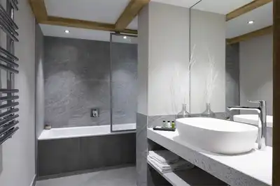 Image de Wifi, remise en forme, piscine, balcon, parking, télévision, casier à ski, 80m², Les Houches