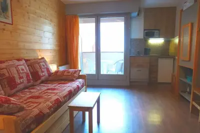 Image de 50m du centre station, 2ème étage, balcon, parking, télévision, casier à ski, 25m², Brides Les Bains