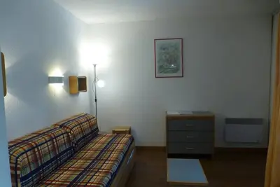 Image de 50m du centre station, 1er étage, balcon, parking, télévision, casier à ski, 23m², Brides Les Bains