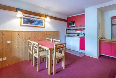 Image de 150m des commerces, étage -2, vue montagne, piscine, balcon, casier à ski, 34m², La Plagne