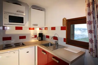 Image de 20m du centre station, 1er étage, balcon, télévision, casier à ski, 40m², Tignes