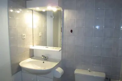 Image de 4ème étage, balcon, parking, télévision, casier à ski, 28m², Brides Les Bains