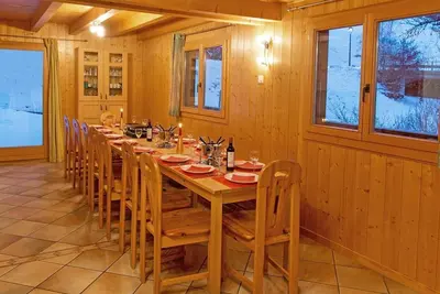 Chalet, 350m du centre station, sauna, terrasse, balcon, cheminée ou poêle à bois, parking
