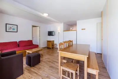 Image de Wifi, 50m des commerces, remise en forme, piscine, sauna, hammam, balcon, télévision, casier à ski