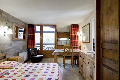 Image de 3ème étage, vue montagne, balcon, parking, télévision, casier à ski, 28m², Brides Les Bains