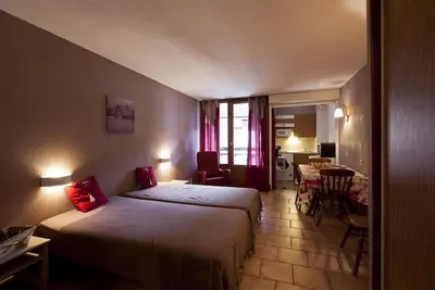 Image de 3ème étage, balcon, parking, télévision, casier à ski, 28m², Brides Les Bains