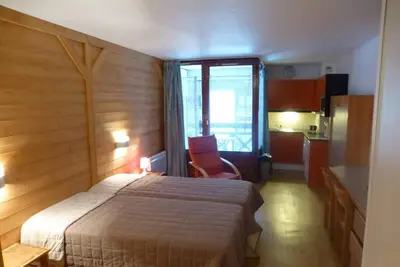 Image de 3ème étage, balcon, parking, télévision, casier à ski, 28m², Brides Les Bains
