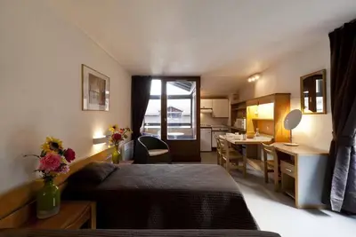 Image de 4ème étage, balcon, parking, télévision, casier à ski, 28m², Brides Les Bains