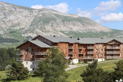 Image de À 200m des pistes de ski, 2ème étage, vue montagne, balcon, télévision, casier à ski, 32m²