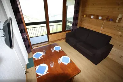 Image de 40m du centre station, 8ème étage, balcon, télévision, casier à ski, 21m², Tignes