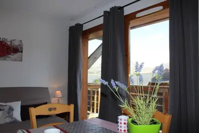 Image de 200m du centre station, 5ème étage, vue montagne, balcon, télévision, casier à ski, 31m²