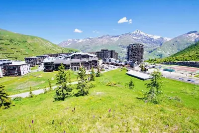Image de À 20m des pistes de ski, 1er étage, vue montagne, balcon, télévision, casier à ski, 40m², Tignes