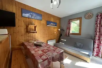 Image de Au pied des commerces, 1er étage, vue bâtiment, terrasse, télévision, casier à ski, 28m²