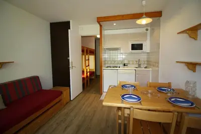 Image de 20m du centre station, 3ème étage, balcon, télévision, casier à ski, 24m², Tignes
