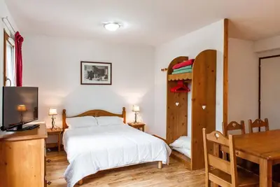 Image de Wifi, remise en forme, piscine, terrasse, parking, télévision, casier à ski, 30m², Super Besse