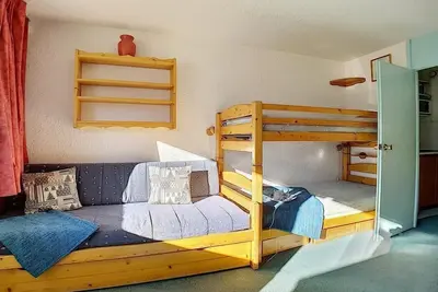 Image de Pied des pistes de ski, 1er étage, balcon, télévision, casier à ski, 22m², Les Menuires
