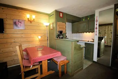 Image de 10m du centre station, 2ème étage, vue lac, terrasse, télévision, casier à ski, 28m², Tignes