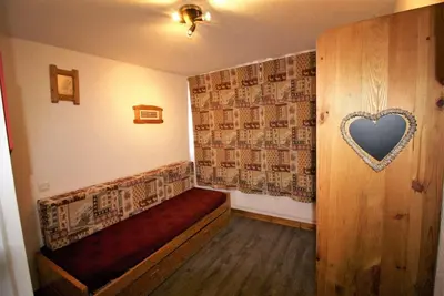 Image de 10m du centre station, 2ème étage, télévision, casier à ski, 16m², Tignes