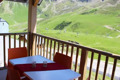Image de 200m des commerces, vue pistes de ski\/montagne, piscine, terrasse, parking, télévision, casier à ski